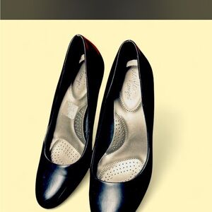 Classic Black Women's Pumps size 10 wide